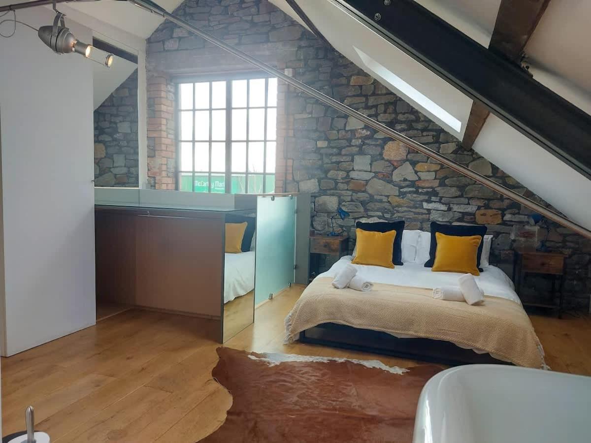 Converted Factory Loft Apartment Бристоль Экстерьер фото