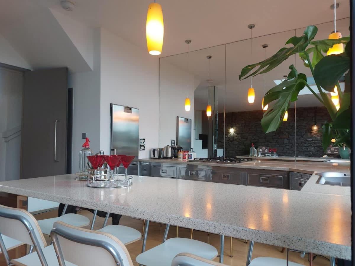 Converted Factory Loft Apartment Бристоль Экстерьер фото