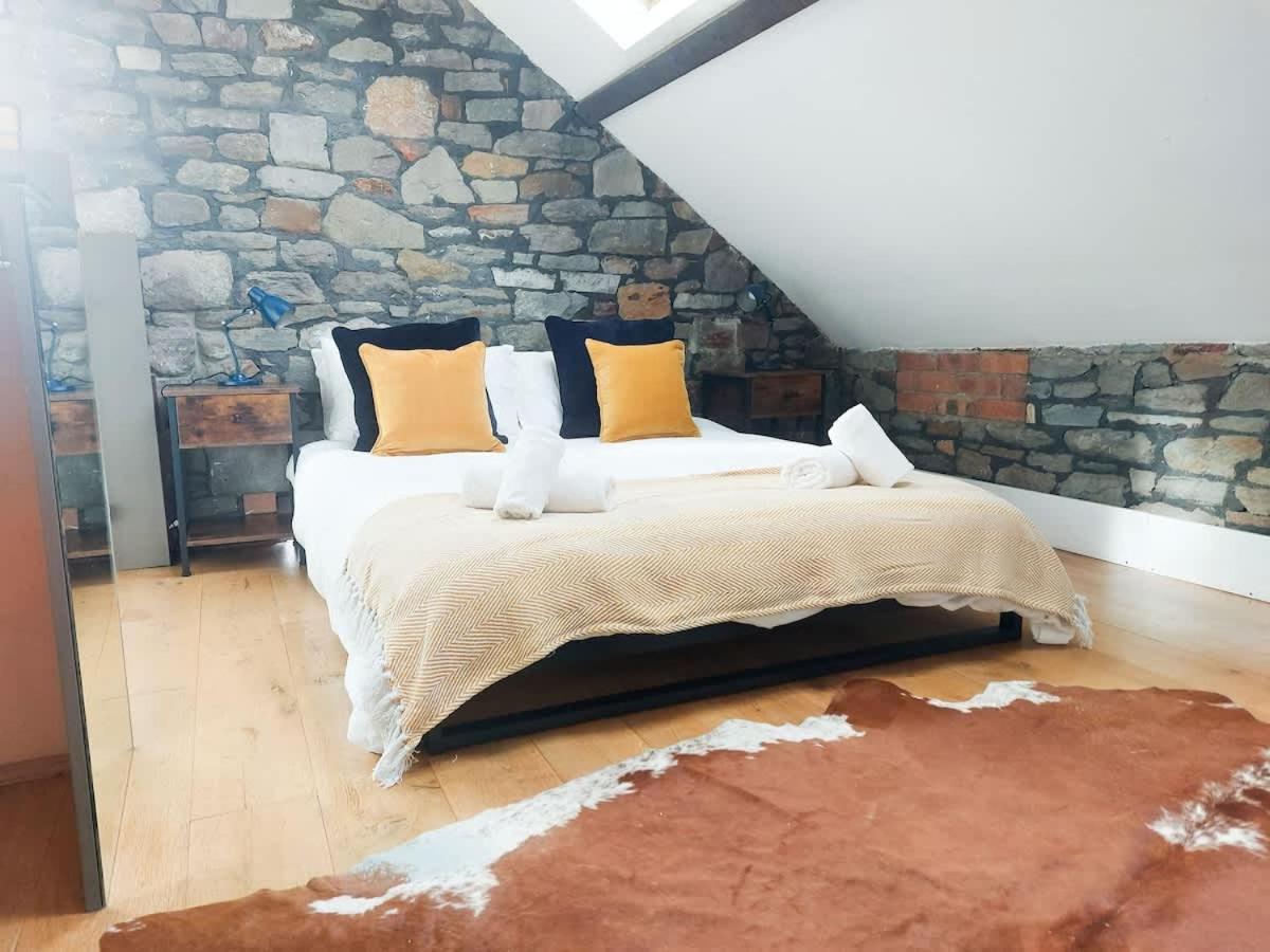 Converted Factory Loft Apartment Бристоль Экстерьер фото