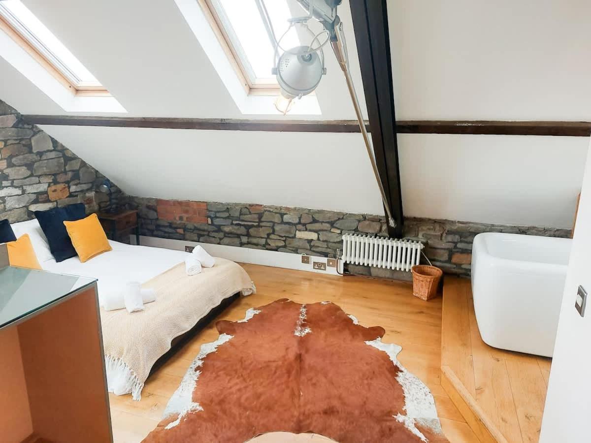 Converted Factory Loft Apartment Бристоль Экстерьер фото