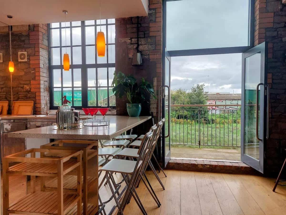Converted Factory Loft Apartment Бристоль Экстерьер фото