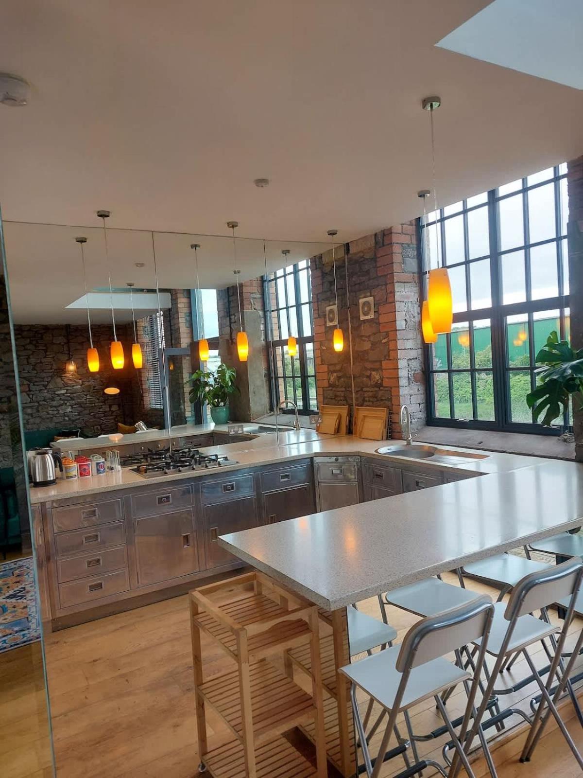 Converted Factory Loft Apartment Бристоль Экстерьер фото