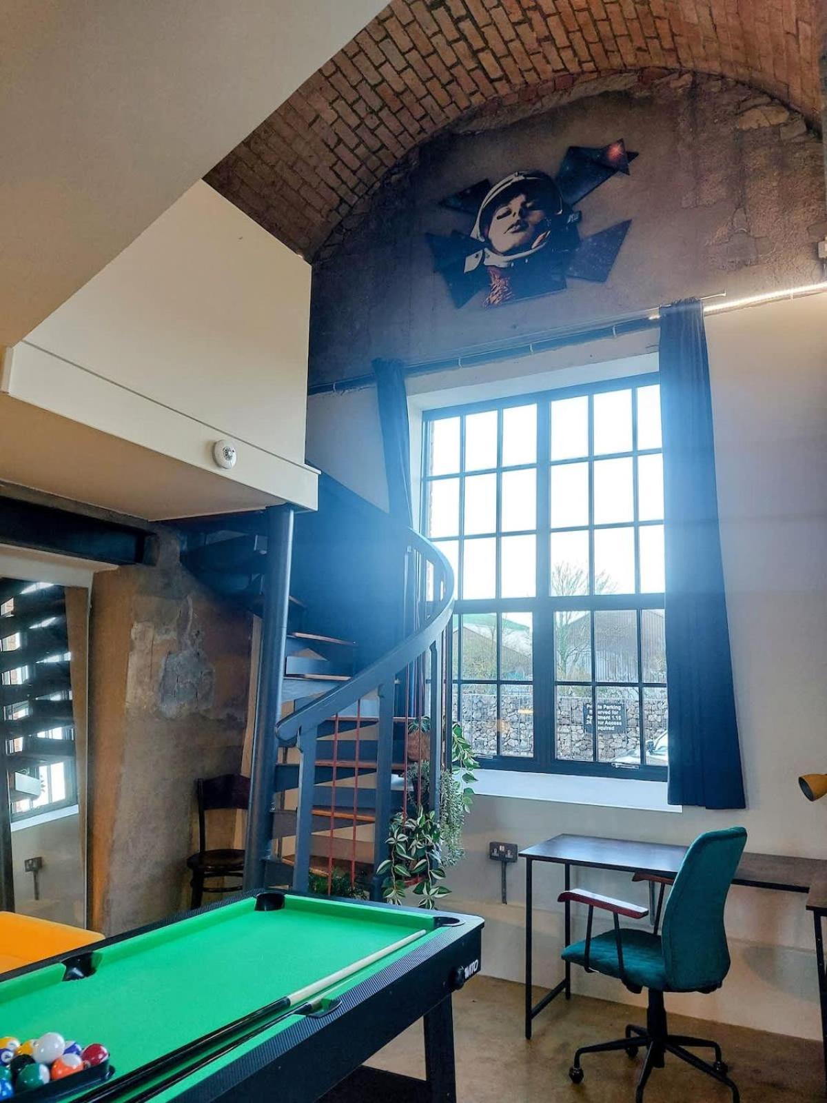 Converted Factory Loft Apartment Бристоль Экстерьер фото